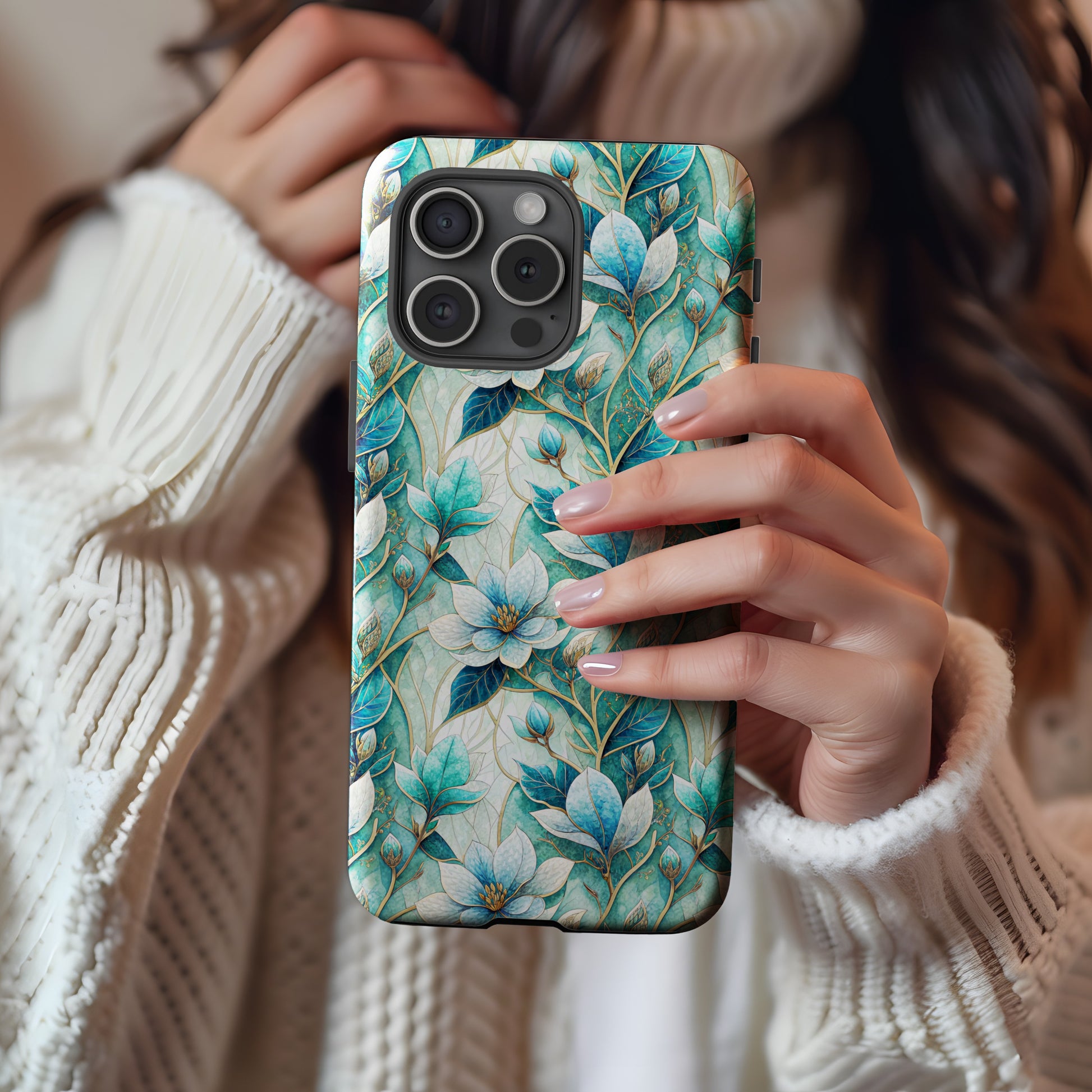Blue Floral Pattern Phone Case with Elegant Design