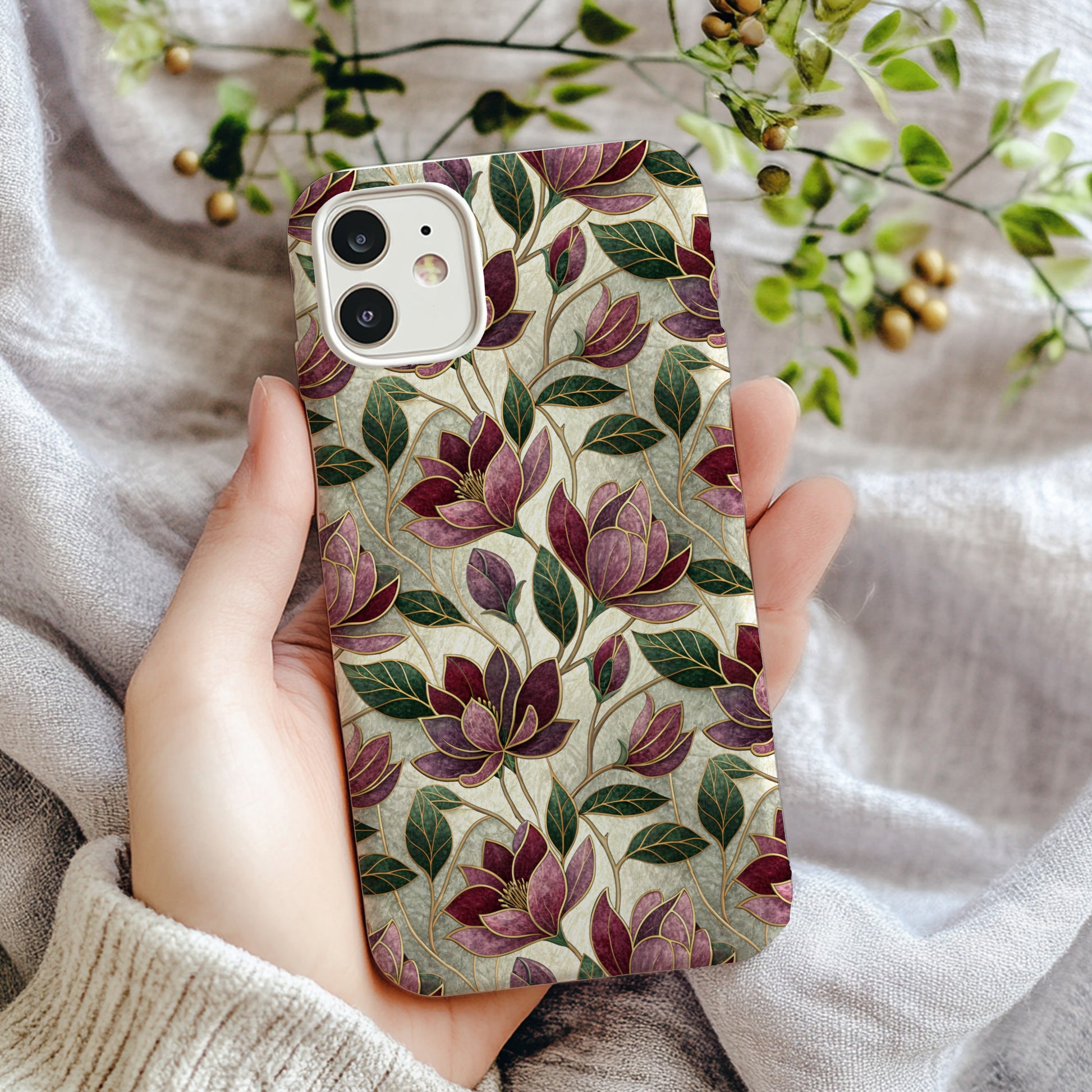 Stylish Floral Design Phone Case with Leaf Pattern