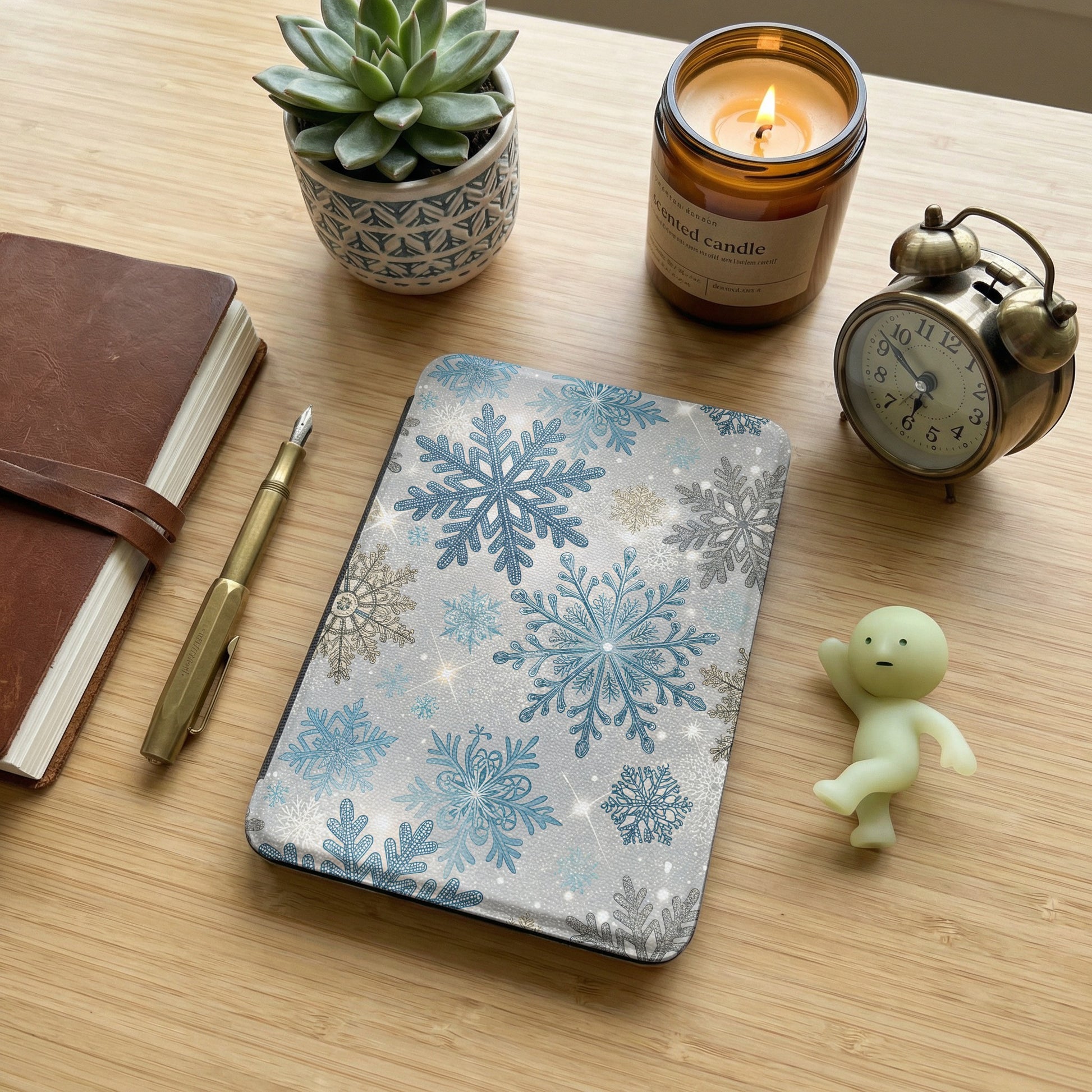 Elegant Snowflake Design Kindle Case for Winter Season